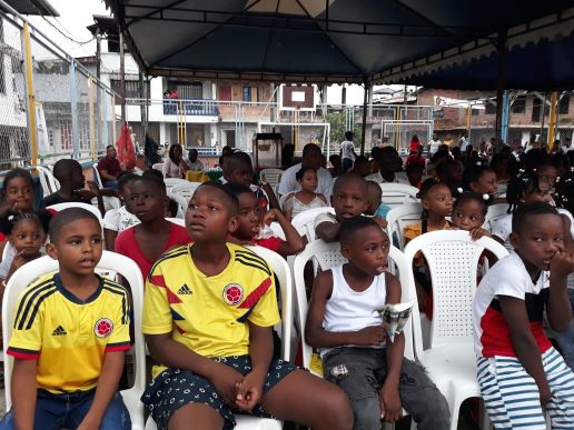 Mas de 900 niÃ±os y niÃ±as disfrutaron del programa "Cine al barrio" en el BolÃ­var, el EucarÃ­stico y en CÃ³rdoba durante el fin de semana