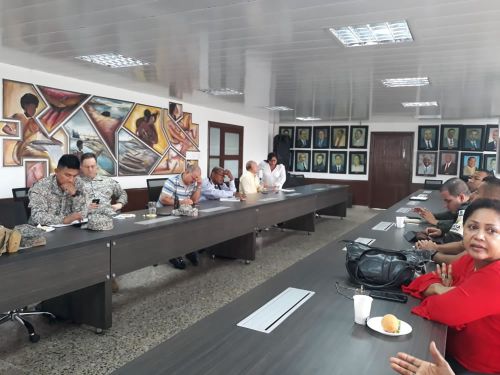 La AdministraciÃ³n Distrital a travÃ©s de la oficina de Control FÃ­sico se reuniÃ³ con representantes de los comerciantes, policÃ­a, trÃ¡nsito y la InfanterÃ­a de Marina para tomar medidas en la temporada decembrina