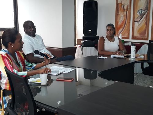 La AdministraciÃ³n Distrital a travÃ©s de la oficina de Control FÃ­sico se reuniÃ³ con representantes de los comerciantes, policÃ­a, trÃ¡nsito y la InfanterÃ­a de Marina para tomar medidas en la temporada decembrina