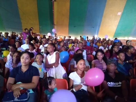 NiÃ±os disfrutaron de show de circo gratis 