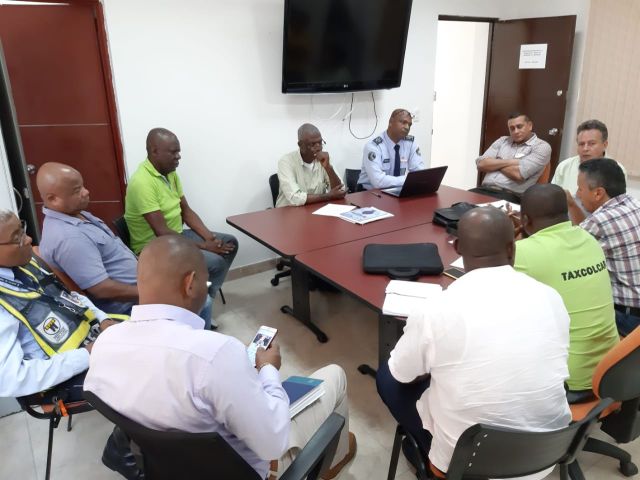 AdministraciÃ³n liderÃ³ reuniÃ³n para determinar intervenciones en la avenida SimÃ³n BolÃ­var por parte del InvÃ­as