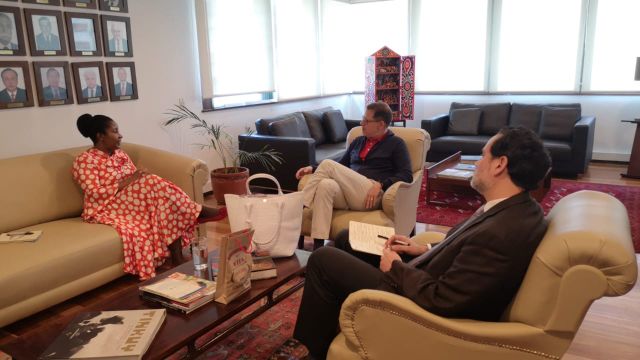 AlcaldÃ­a de Buenaventura tendrÃ¡ cooperaciÃ³n agroindustrial, turÃ­stica y becas con PerÃº