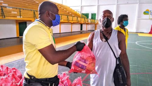 AlcaldÃ­a entrega mercados a guÃ­as turÃ­sticos y lancheros 