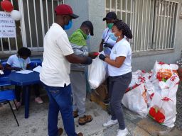 AlcaldÃ­a Distrital entregÃ³ mercados a vendedores ambulantes, pacientes renales y con tuberculosis
