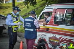 Alcalde VÃ­ctor Vidal verifica que conductores de servicios pÃºblicos cumplan con las medidas establecidas
