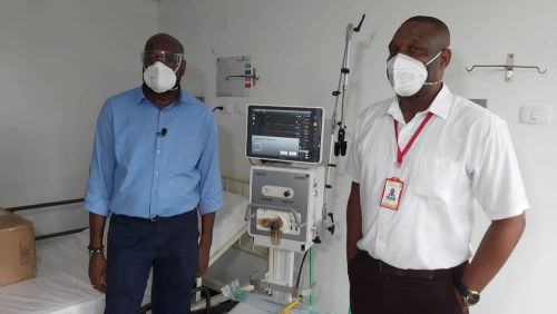 Alcalde VÃ­ctor Vidal constatÃ³ instalaciÃ³n de ventiladores en el Hospital LuÃ­s Ablanque de la Plata 