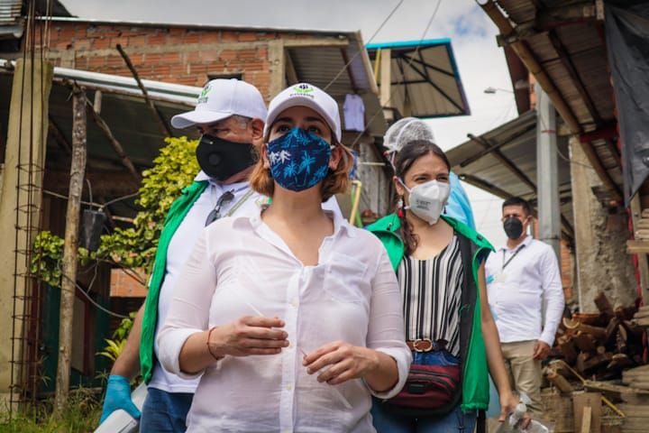 Directora Nacional del ICBF visitó Buenaventura y junto a la Gestora Social del Distrito entregaron kit alimenticio a niños con hogares vulnerables 