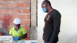 Alcaldía apoya con insumos a Fundación en el corregimiento de Córdoba para elaborar tapabocas 