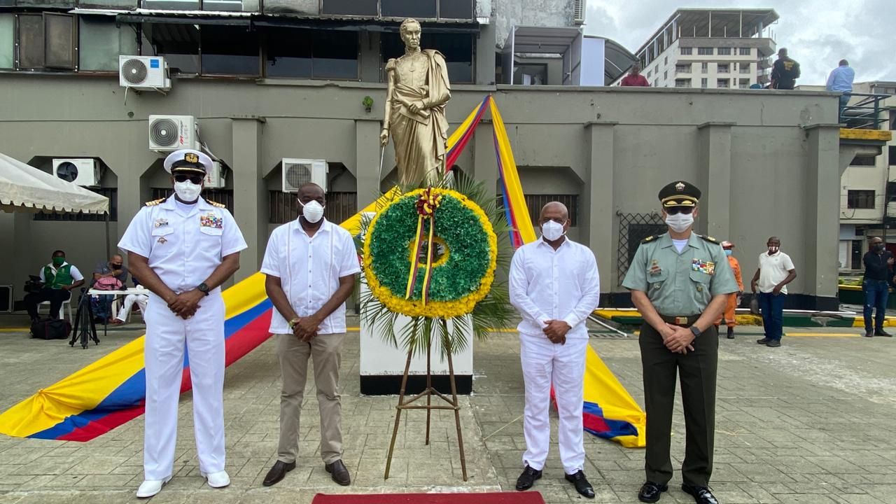 Con ofrenda floral se celebró en Buenaventura la independencia de Colombia