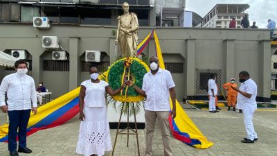 Con ofrenda floral se celebró en Buenaventura la independencia de Colombia