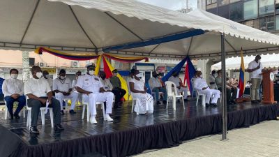 Con ofrenda floral se celebró en Buenaventura la independencia de Colombia