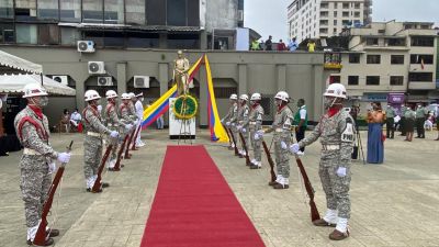 Con ofrenda floral se celebró en Buenaventura la independencia de Colombia