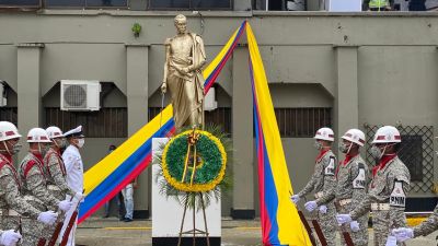 Con ofrenda floral se celebró en Buenaventura la independencia de Colombia