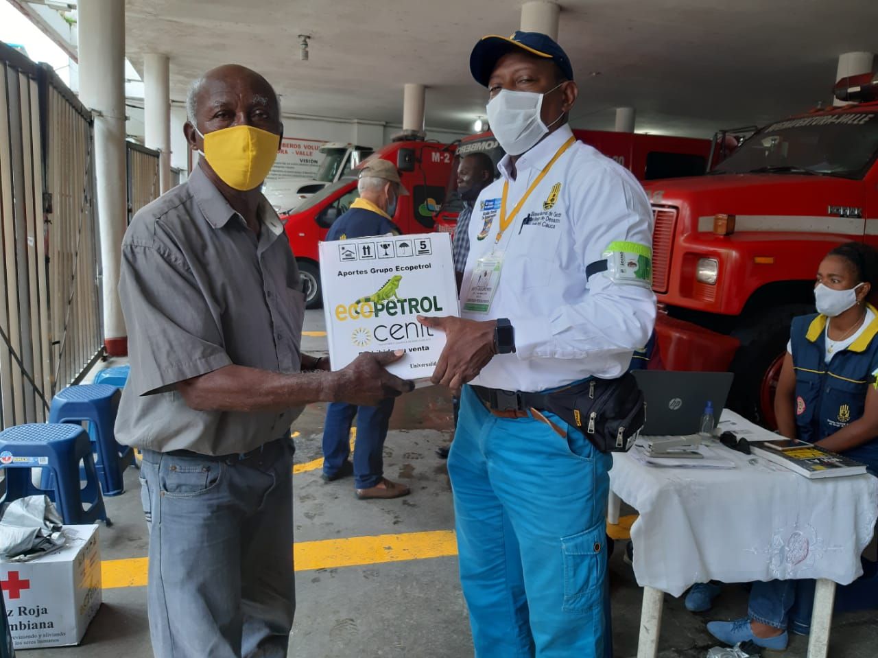 Alcaldía distrital entrega 700 mercados a brigadistas de Buenaventura