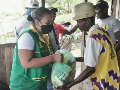 Trabajadores ambientales recibieron kit alimentarios de la Alcaldía distrital