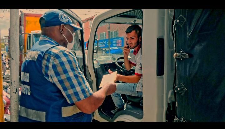 Secretario de Tránsito socializa a conductores de vehículos pesados el cargue y descargue de mercancía en Buenaventura