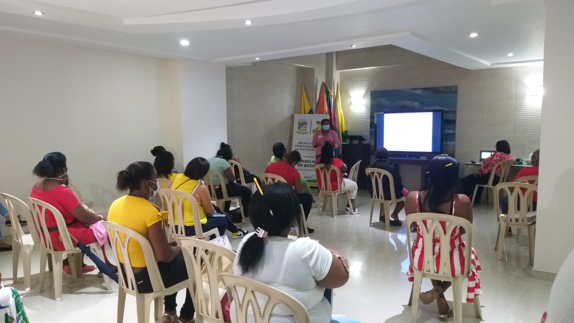 Madres líderes del programa Familias en Acción reciben capacitación que promueve la sana convivencia y desarrollo personal
