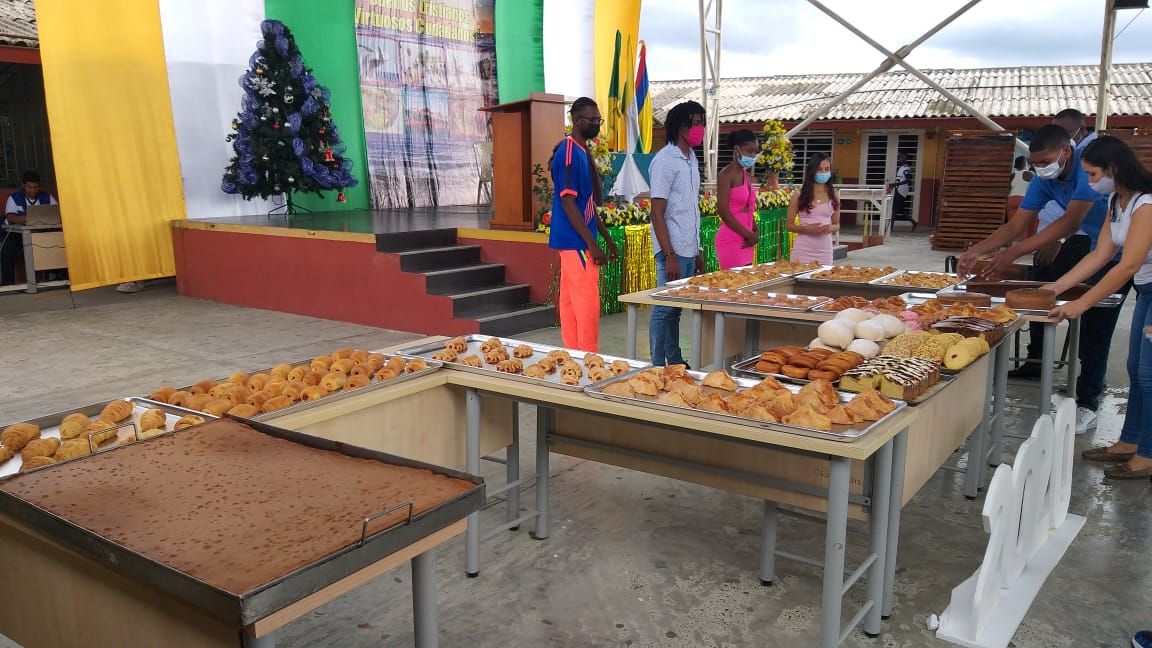 Con el apoyo de la Alcaldía más de 70 Jóvenes de las comunas 11 y 12  fueron certificados en arte dramático y panadería