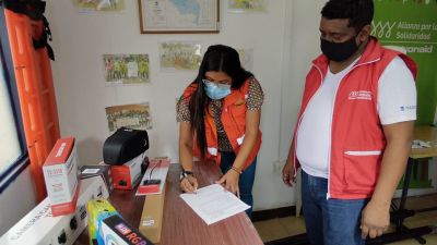 Secretaría de la Mujeres recibe donación de equipos de comunicación