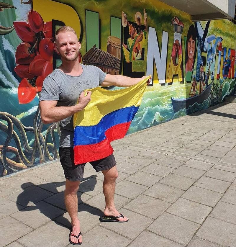 Influencer Colombo-Alemán visita el Distrito de Buenaventura