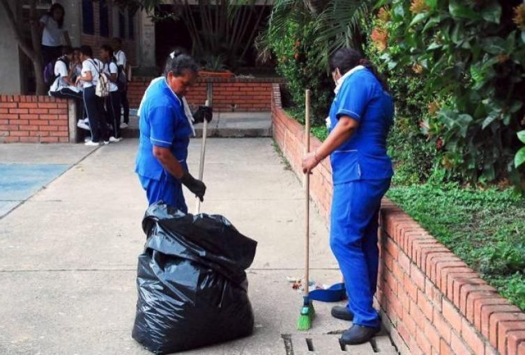 Personal de la Empresa Servicol SAS se encargará de prestar el servicio de aseo en los colegios oficiales del distrito