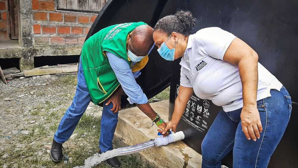 Se realizó la entrega de 7 tanques con suministro de agua en el barrio Olímpico