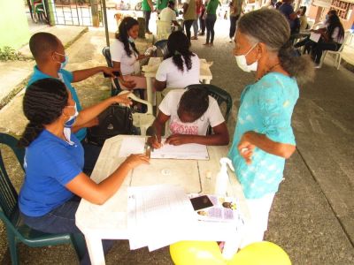 Padres de familia del barrio Juan 23 que participaron de Oferta Institucional de la Alcaldía conocieron programas de la Secretaría de Educación