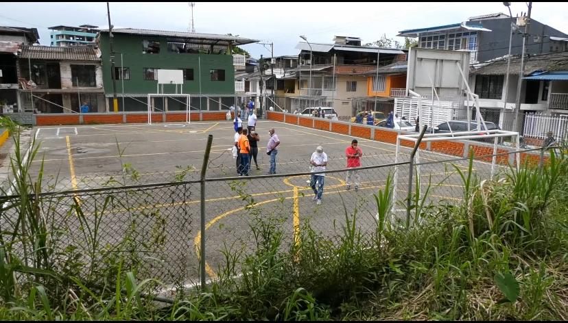 Alcalde Víctor Vidal visita escenarios deportivos recuperados y obras de acueducto y alcantarillado para revisar sus avances