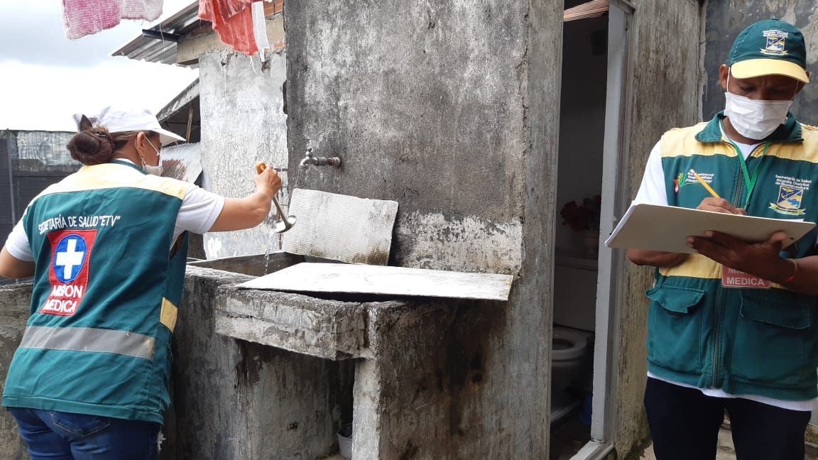 Secretaría de Salud distrital realiza control larvario para combatir el zancudo transmisor del Dengue y la Malaria