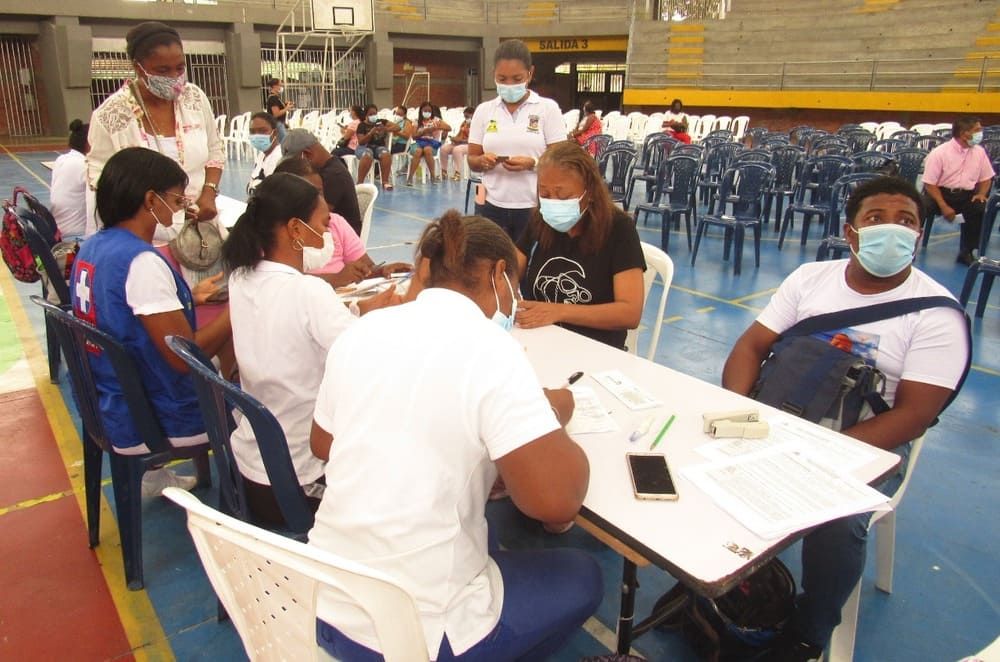Arrancó proceso de vacunación del sector educativo por parte de las Secretarías de Educación y Salud