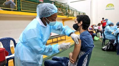 La Secretaría de Salud puso en marcha la vacunación a la población mayor de 18 años en Buenaventura