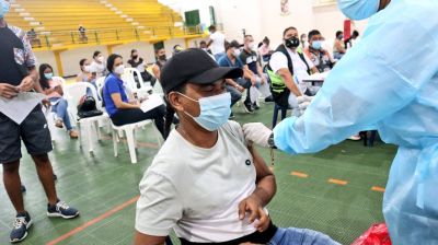 La Secretaría de Salud puso en marcha la vacunación a la población mayor de 18 años en Buenaventura