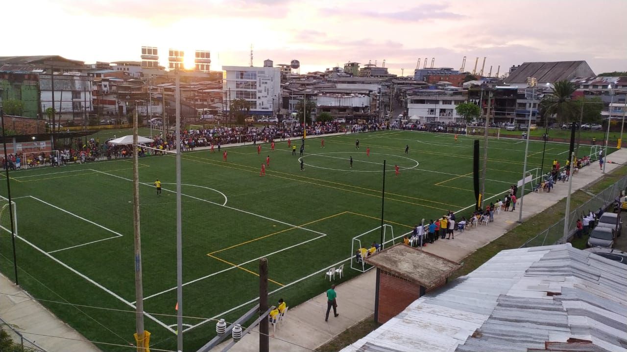 Alcaldía de Buenaventura y la Gobernación del Valle entregaron dos canchas remodeladas