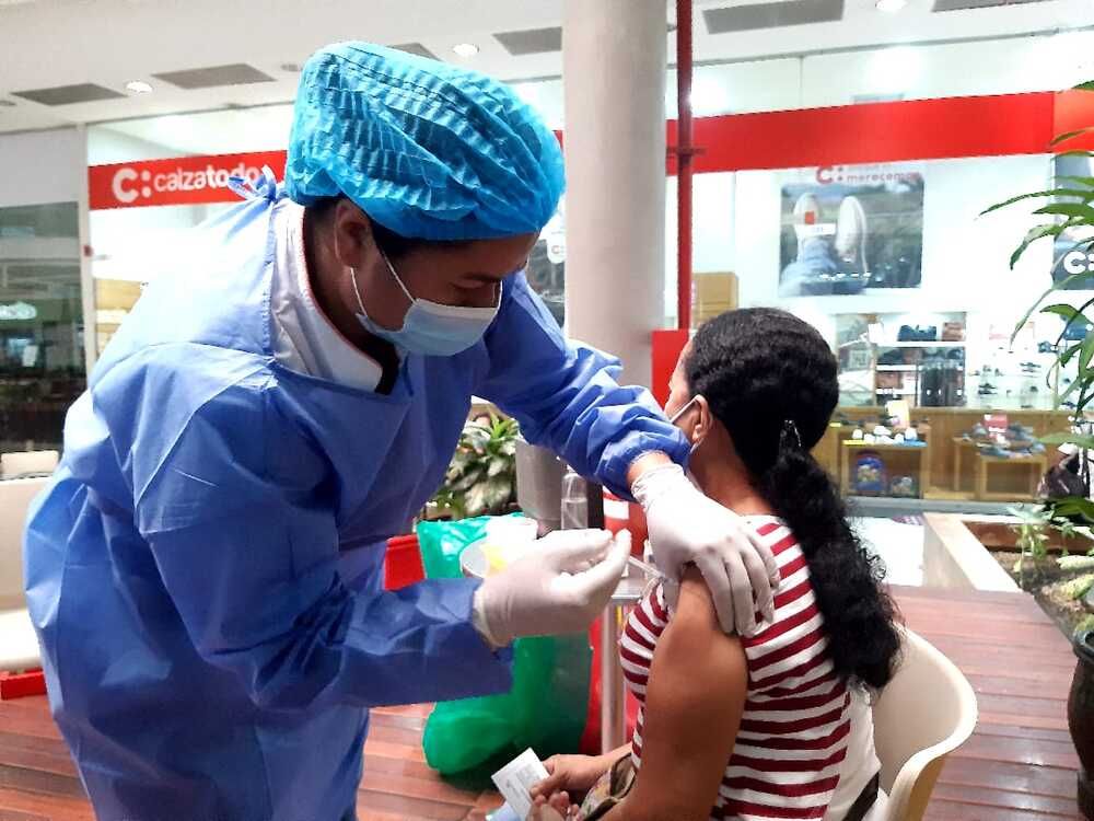 Las vacunas anticovid también están en el centro Comercial Viva Buenaventura