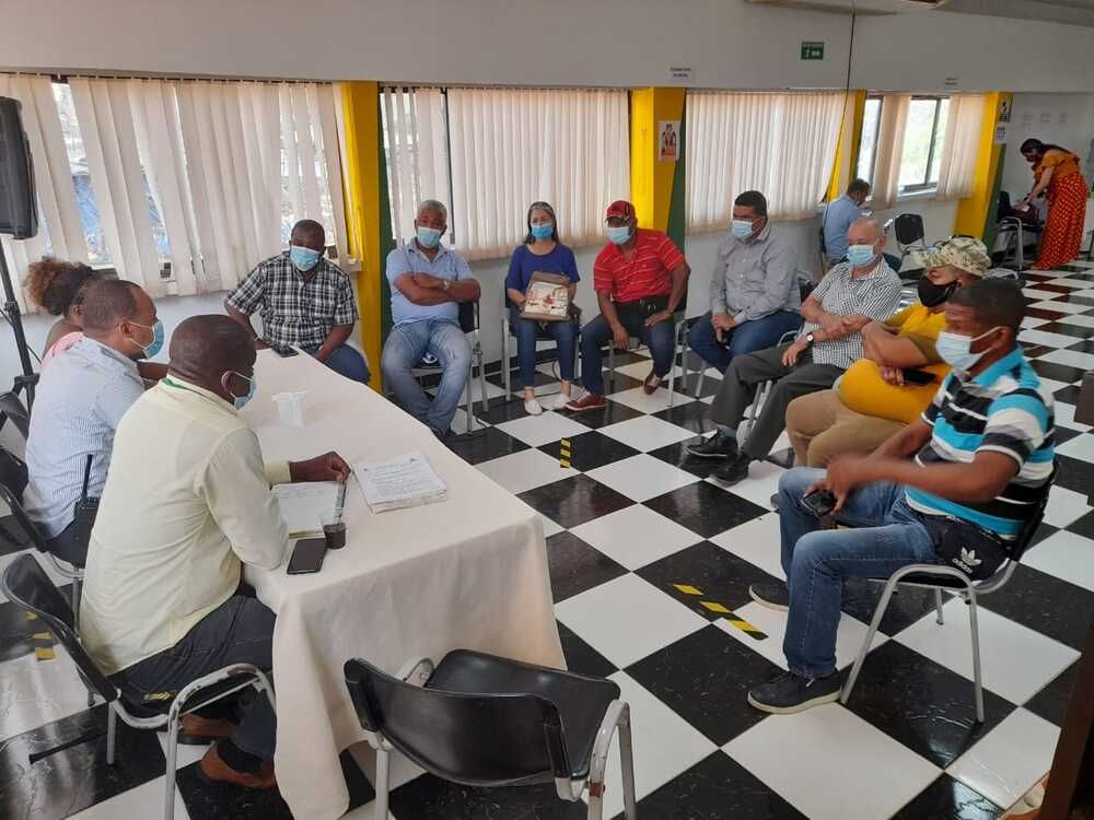 Avanzan diálogos para llegar a un acuerdo sobre el pago de la tarjeta de operaciones para vehículos de servicio público