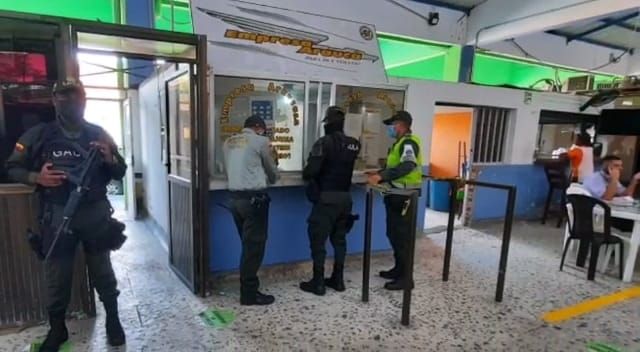 La administración de la Terminal de Transporte apoyó  la campaña “Yo no pago, yo denuncio” de la Policía Nacional