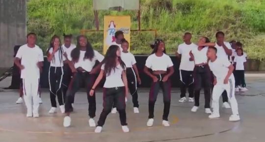 Jóvenes se unen para cantar y bailar por la Paz de Buenaventura