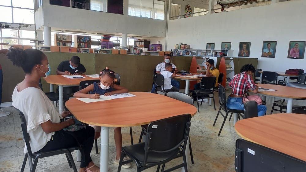 A través de la pintura niños y jóvenes de Buenaventura aprovechan el tiempo libre