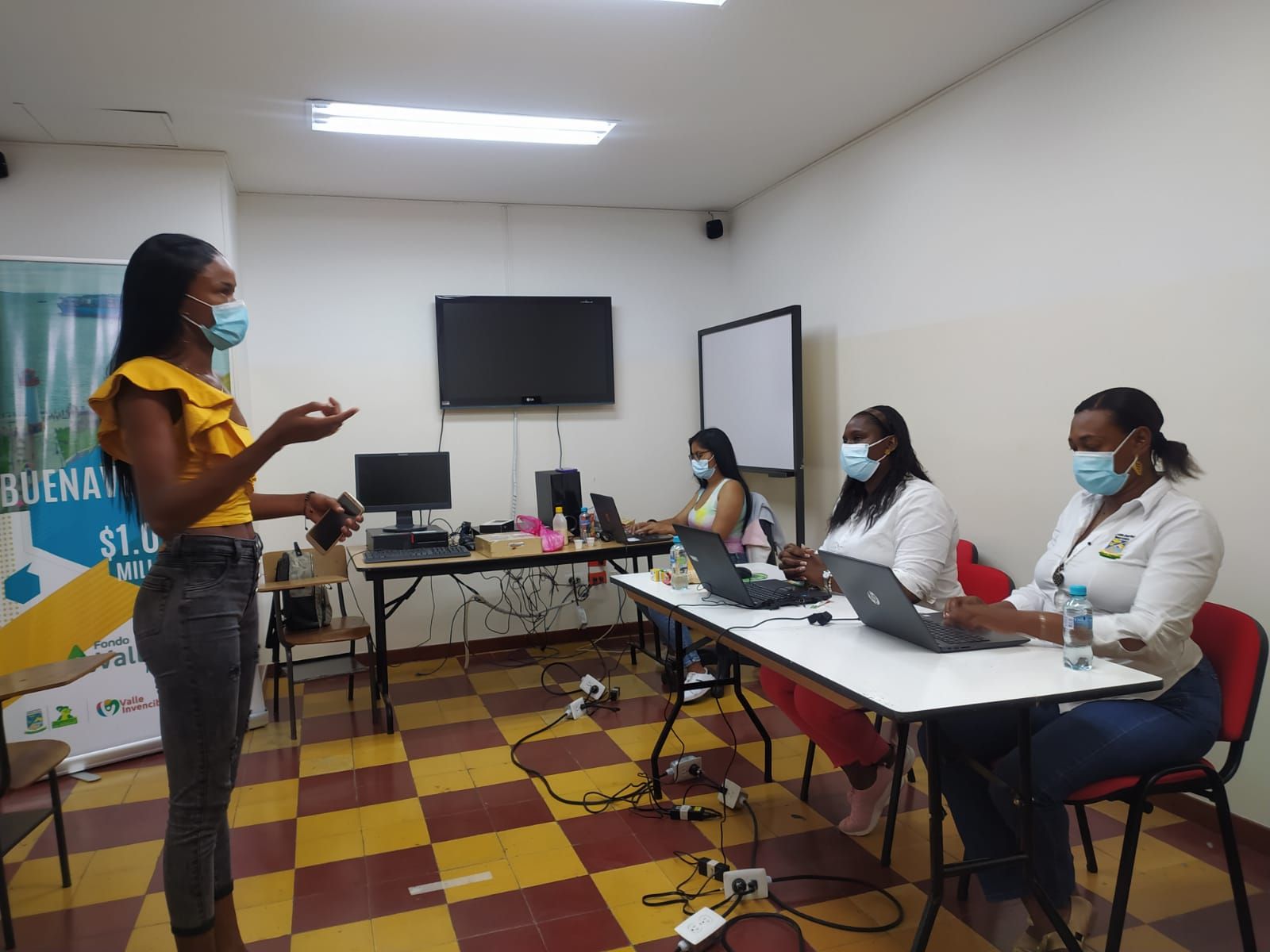 Emprendedores de zona urbana y rural presentan modelo de negocio ante jurado de la Alcaldía Distrital y Gobernación del Valle