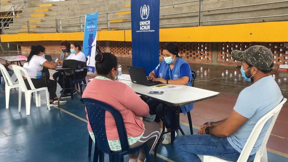Gobierno distrital ayuda a que m&aacute;s familias venezolanas legalicen su estad&iacute;a en Buenaventura