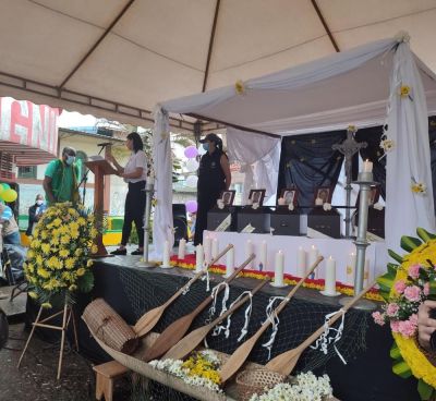 En un acto de reparación se entregaron los cuerpos de cincos pescadores desaparecidos a sus seres queridos
