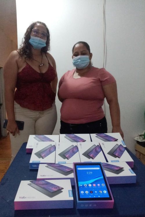 Consejo Noruego entregó tabletas con Software Especial para educar en Modelos Flexibles en colegios priorizados