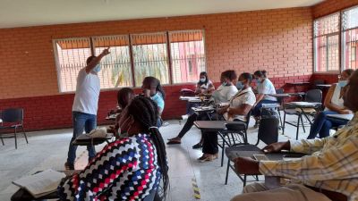 Consejo Noruego entregó tabletas con Software Especial para educar en Modelos Flexibles en colegios priorizados