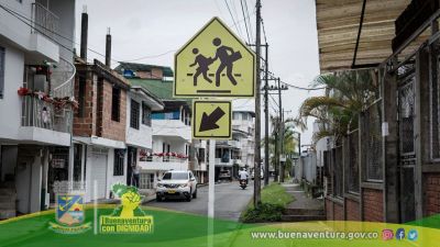 La Secretaría de Tránsito y Transporte instaló señales verticales en las calles de la ciudad