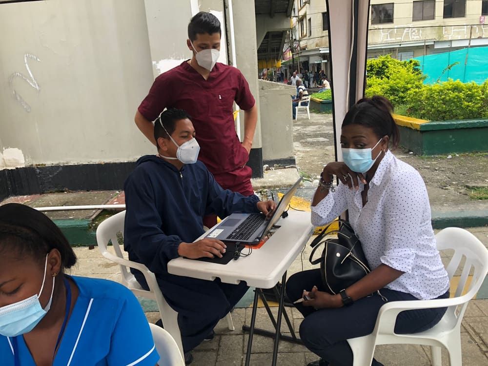 Trabajadores del Distrito respondieron masivamente a la jornada de mitigación y prevención contra el Covid-19, realizada durante dos días en la plazoleta del CAD