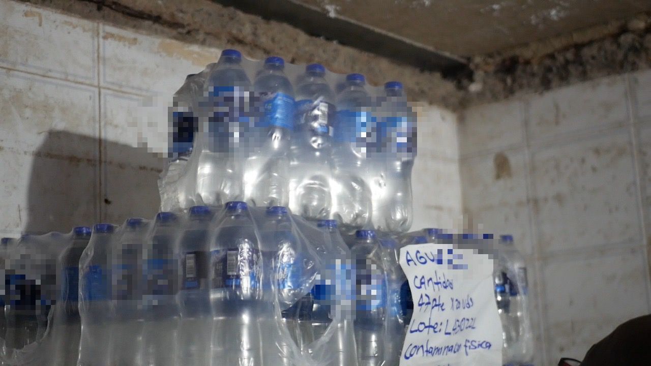 Destruyen botellas de agua no aptas para consumo humano