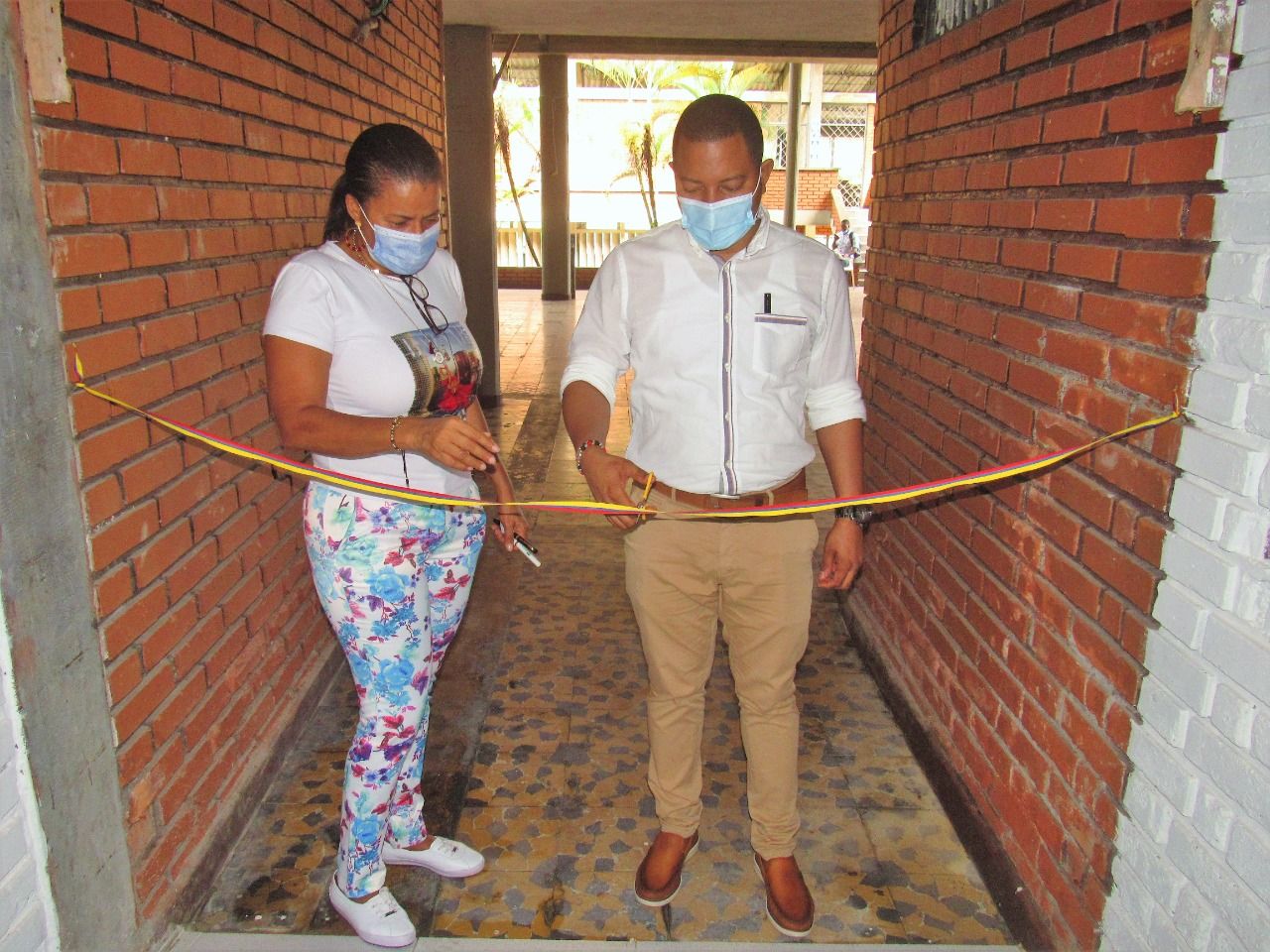 Estudiantes del ITI Gerardo Valencia Cano disfrutarán de nuevas baterías sanitarias entregadas por la Secretaría de Educación
