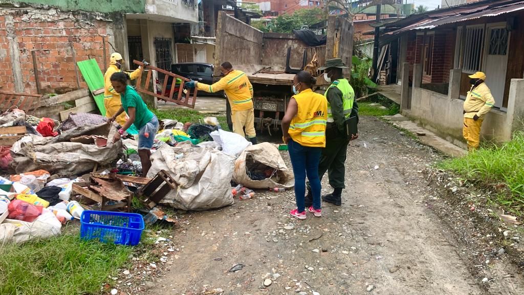 Por incumplimiento de la normativa ambiental autoridades aplicaron sanción monetaria a moradora del barrio El Cambio