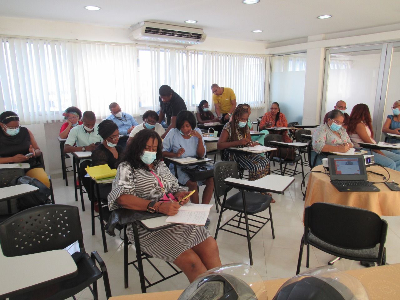 Funcionarios de varias dependencias de la Alcaldía adelantan curso de inglés con el SENA