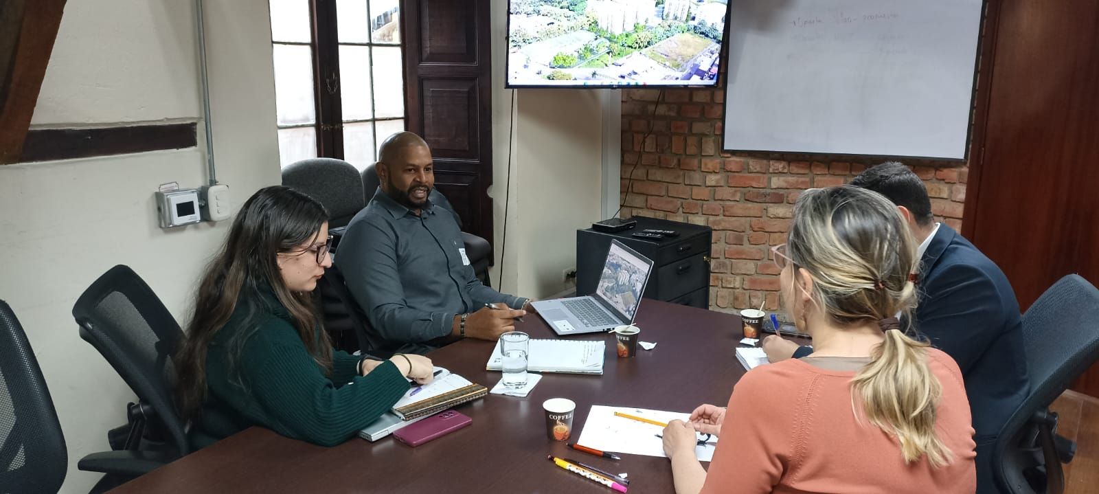Dirección Técnica de Vivienda hace gestiones ante el Ministerio del Ramo para generar calidad habitacional a la comunidad de Buenaventura